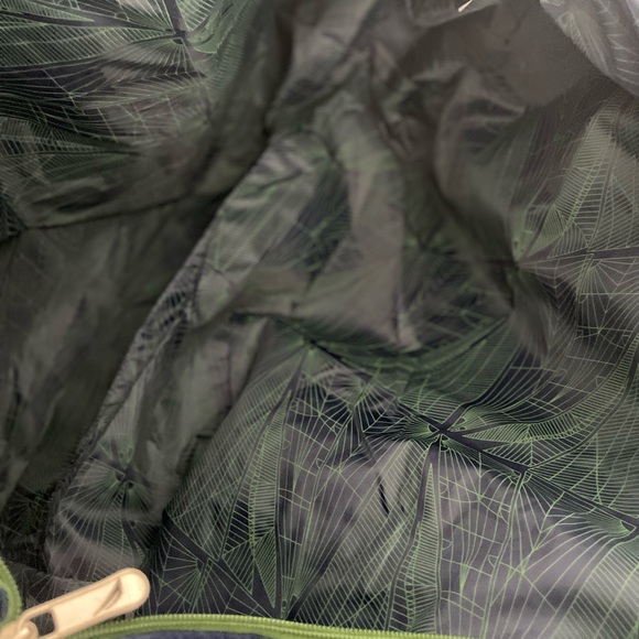 Nautica Blue and Green XL Tote Bag with Zipper - Picture 3 of 7